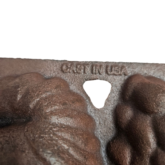 Vintage John Wright Cast Iron Seashell Pan Mold Muffin Cornbread Baking Dish - Picture 4 of 7